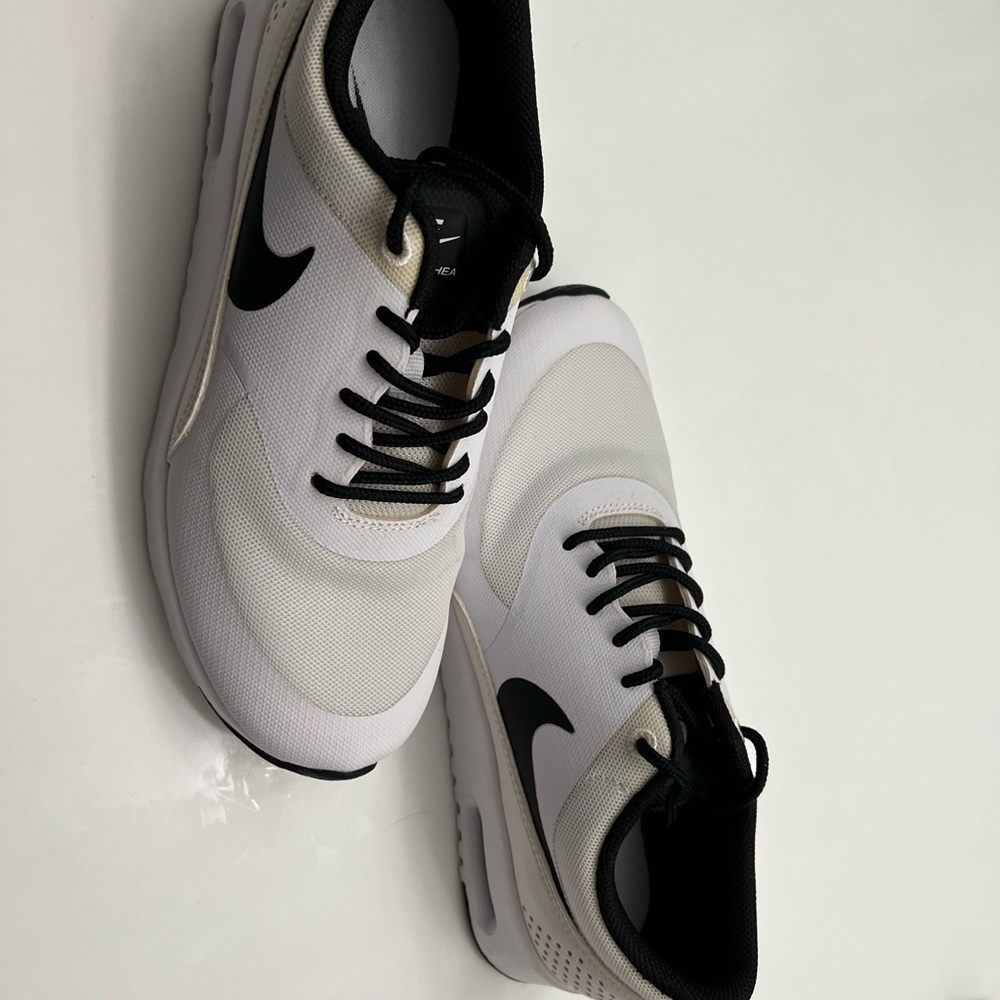 Nike Thea - size 7